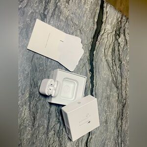 AirPods 2 gen (used like new)